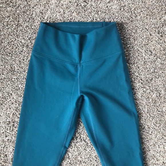 💚💙Fabletics leggings!💙💚 - Picture 6 of 10
